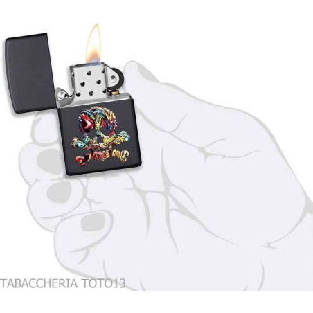 Zippo mit geprägtem farbigem Piratenschädel - Feuerzeuge
