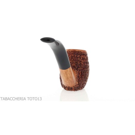 The duck forms a curved egg in rustic briar-L'Anatra