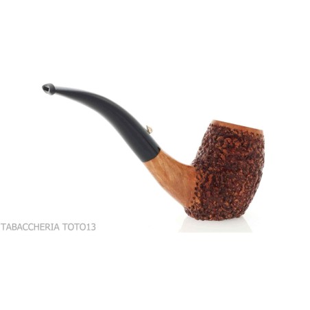 The duck forms a curved egg in rustic briar-L'Anatra