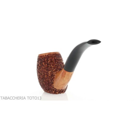 The duck forms a curved egg in rustic briar-L'Anatra