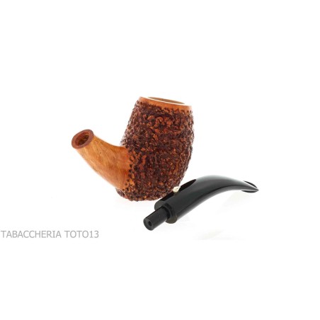 The duck forms a curved egg in rustic briar-L'Anatra