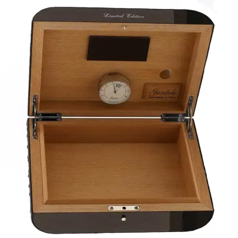Gentili Caja humidificada para 20 puros en fibra de carbono y cuero. - Accesorios Del Cigarro