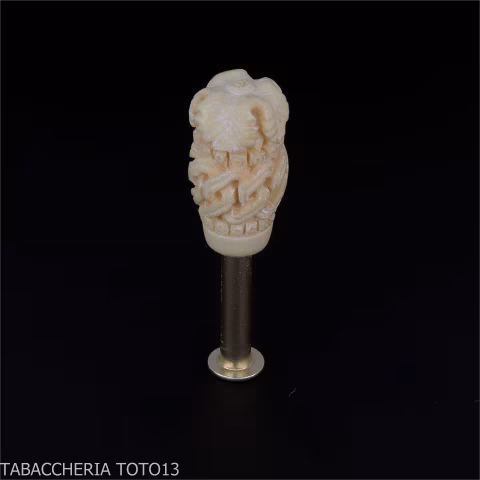 Meerschaum pipe in the shape of a Cavalier, carved with a tea-treated head-Sea Foam Pipes