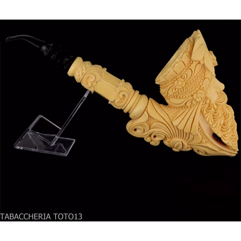 Meerschaum pipe in the shape of a Cavalier, carved with a tea-treated head-Sea Foam Pipes