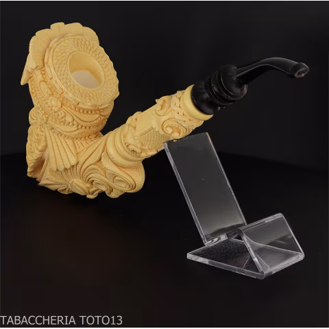 Meerschaum pipe in the shape of a Cavalier, carved with a tea-treated head-Sea Foam Pipes