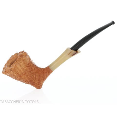 C-pipe Cavalier shape in sandblasted briar: elegance and functionality