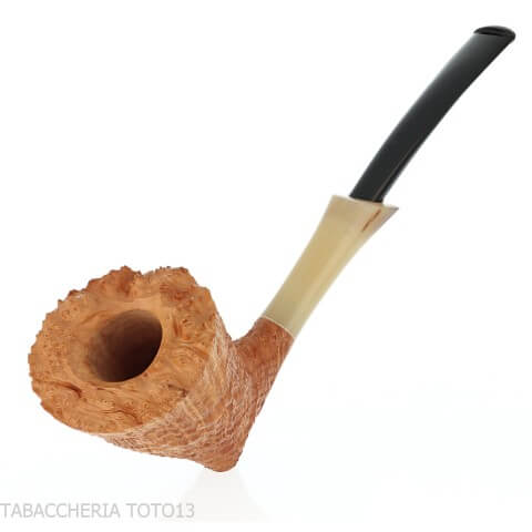 C-pipe Cavalier shape in sandblasted briar: elegance and functionality