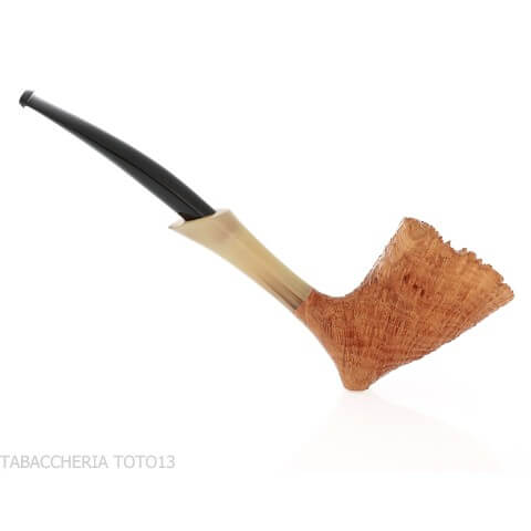 C-pipe Cavalier shape in sandblasted briar: elegance and functionality