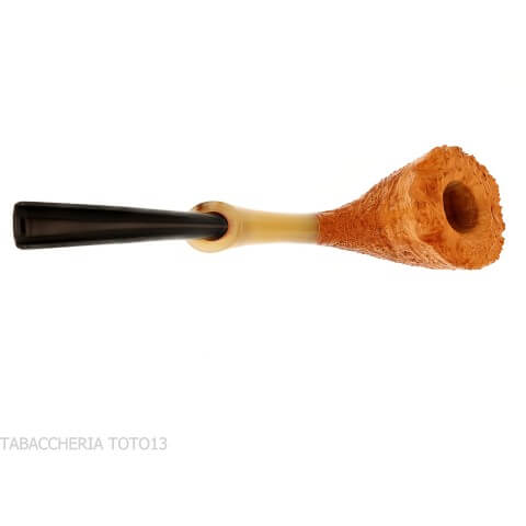 C-pipe Cavalier shape in sandblasted briar: elegance and functionality
