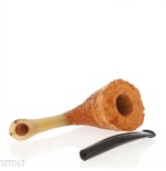 C-pipe Cavalier shape in sandblasted briar: elegance and functionality