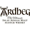 Ardbeg armónica destilería mezcla de aromas salobres del mar y el aroma definitivo de la turba.