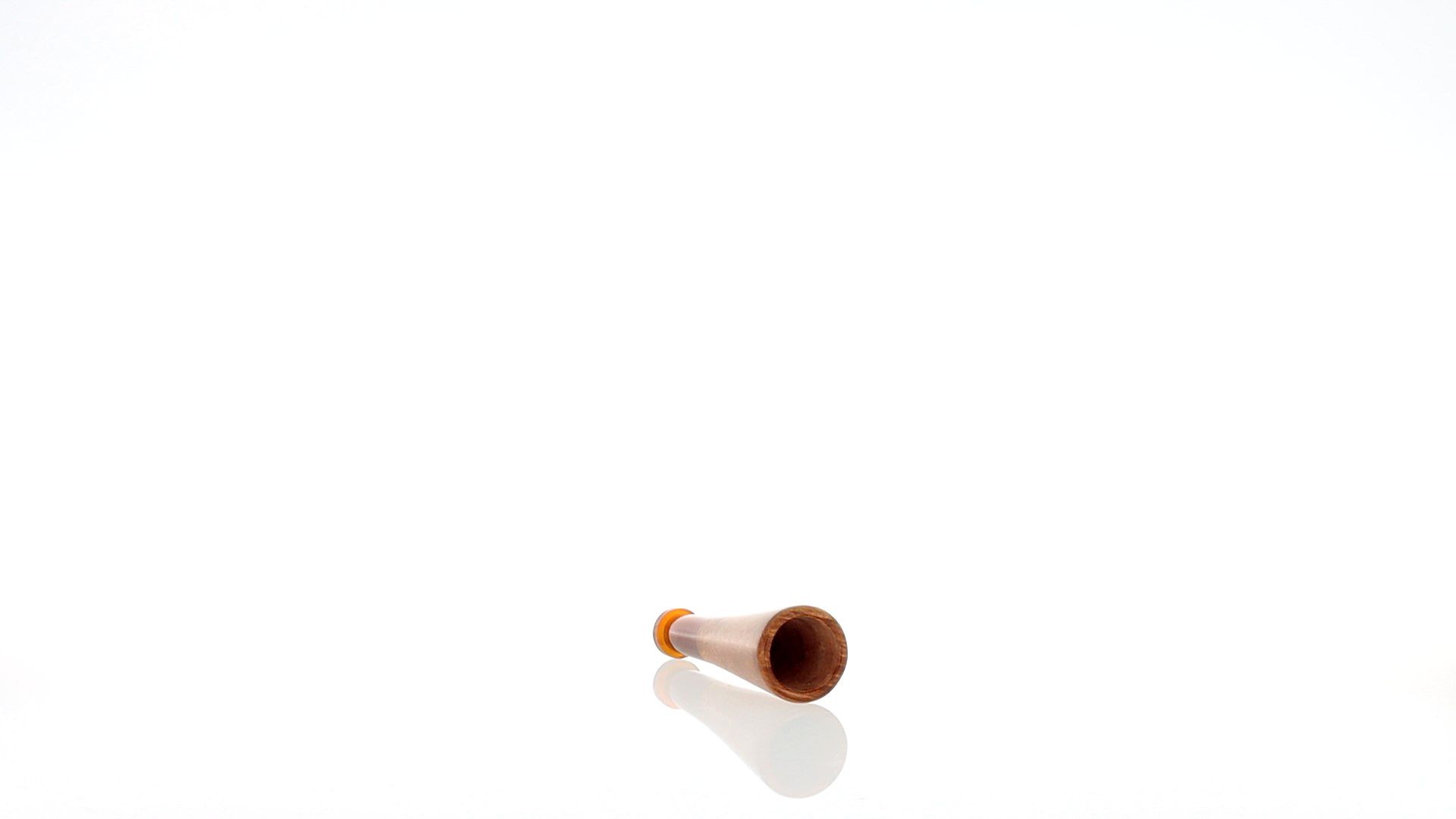Fumée toscane en bruyère avec trou conique et embout de couleur ambre